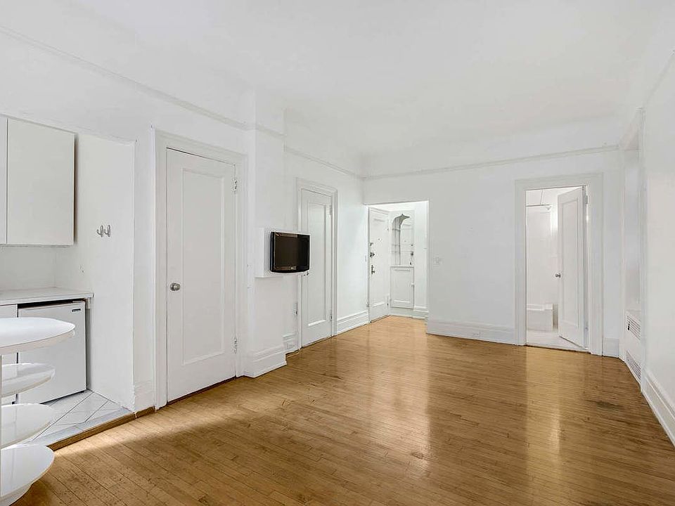 1st image of 26 E 63rd St APT 5D