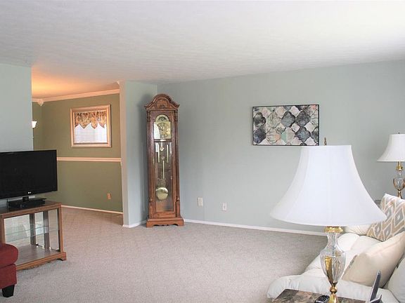 5th image of 1686 Aspenhill Dr