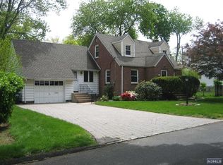 33 Haring St, Closter, NJ 07624