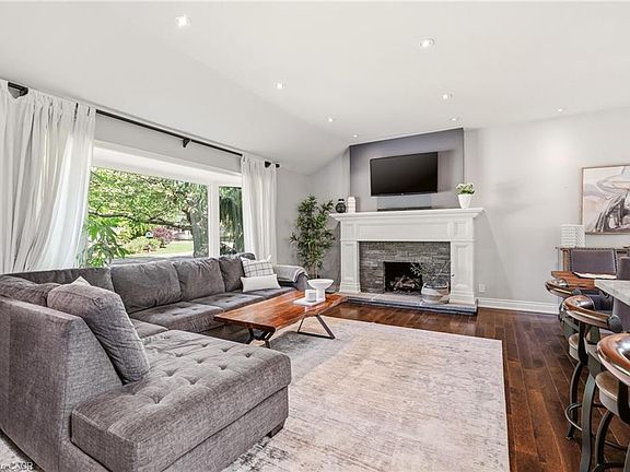3rd image of 600 Deborah Cres