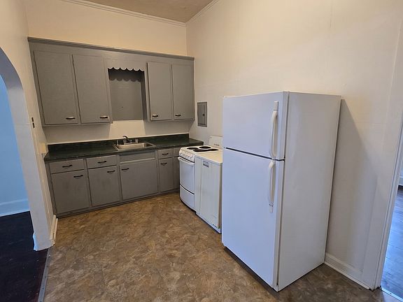 2nd image of 405 Trinity Pl #3B
