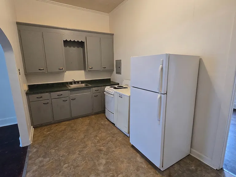 405 Trinity Pl #3B — Photo 2