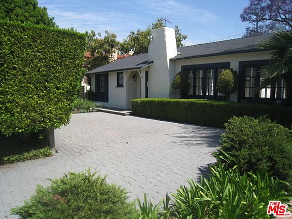 3rd image of 204 S Clark Dr