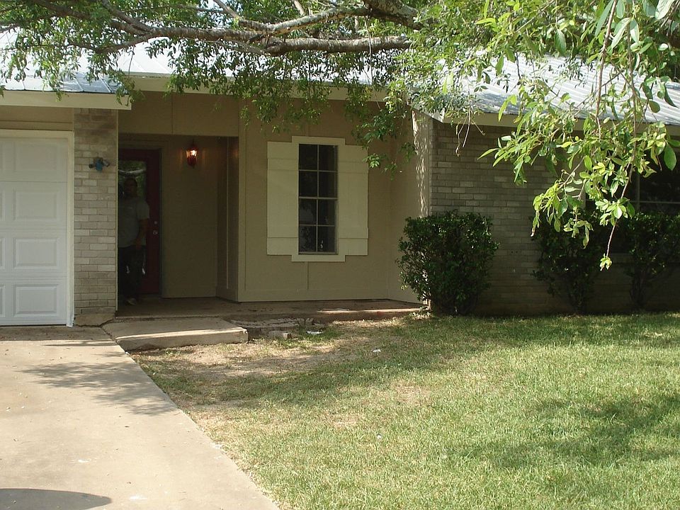 2nd image of 1010 Wayne Dr