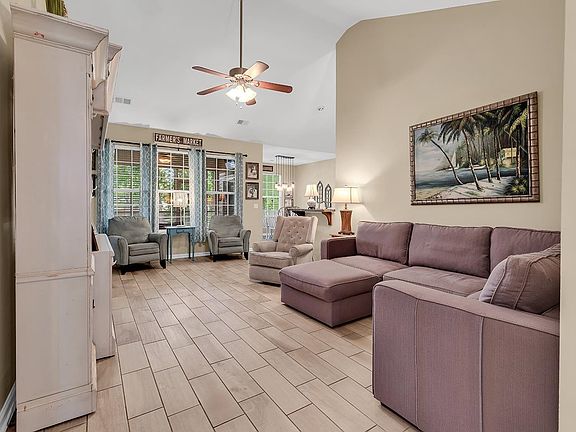 3rd image of 337 Oak Haven Dr.