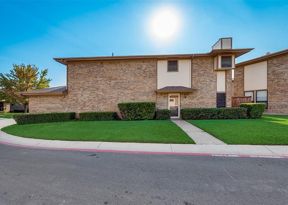 1st image of 8 Rockwood Cir