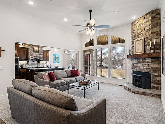 2nd image of 13 Timber Creek Cir