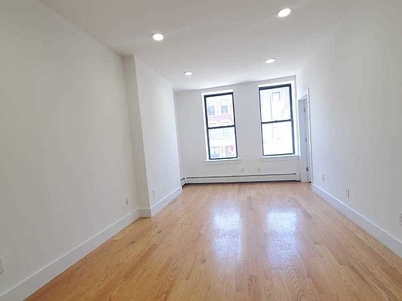 4th image of 496 Manhattan Ave APT 2A