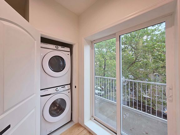 4th image of 158 Bay 29th St #3