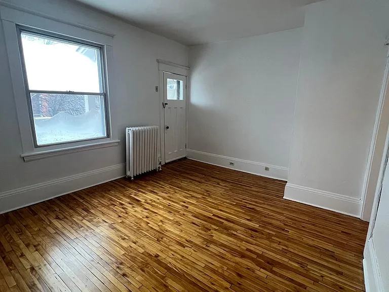 362 Friel St — Photo 5