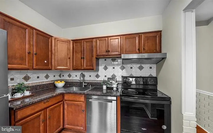 5822 Burke Manor Ct — Photo 12