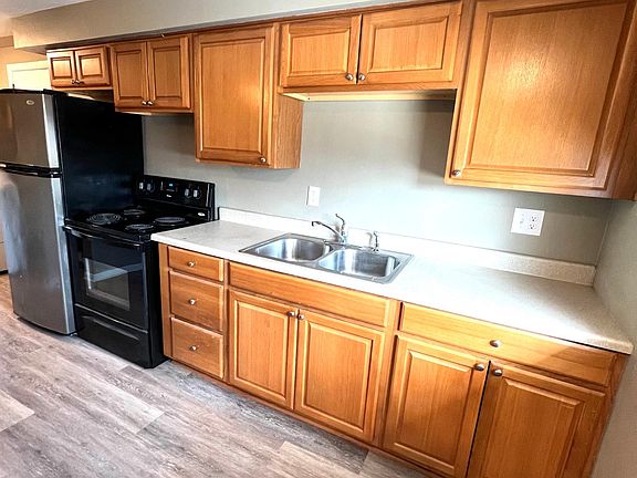 2nd image of 3457 Woodman Dr
