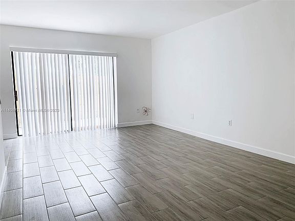 2nd image of 213 E Palm Cir #213