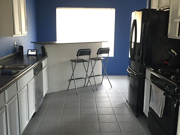 5th image of 2041 W Dahlia Dr