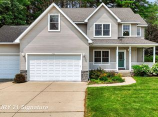 7725 Mammoth Pines Dr, Midland, MI 48642