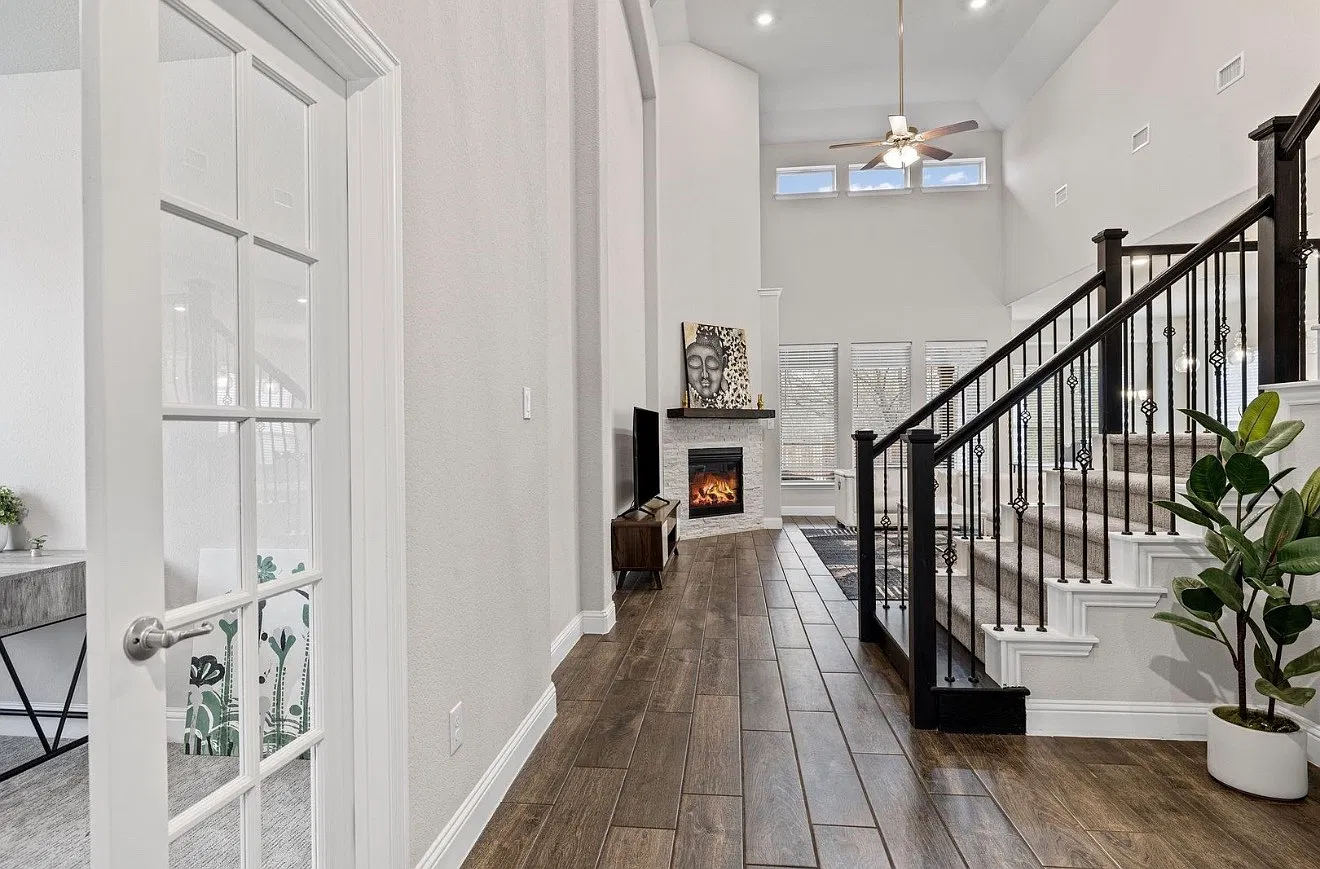 4 bed, 3423 sqft, $4,000 — Photo 3