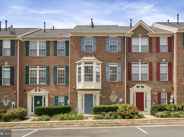 2746 Manhattan Pl, Vienna, VA 22180