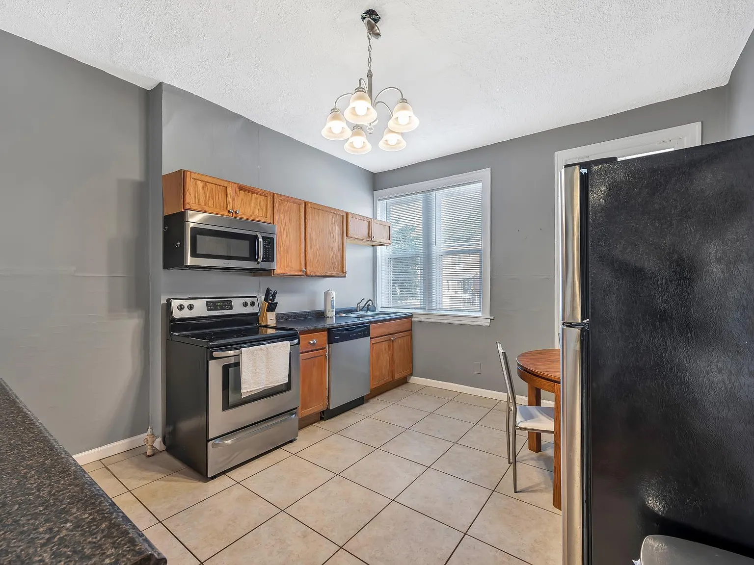 2 bed, 1200 sqft, $1,250 — Photo 3