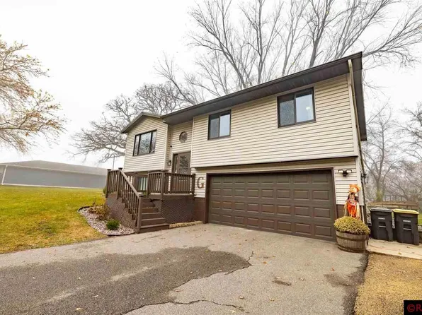 109 Pilgrim St, Saint Clair, MN 56080