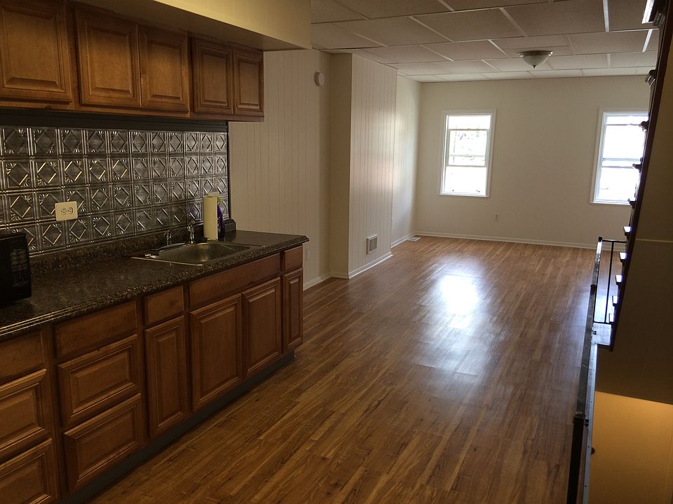 2nd image of 7 W 24th St