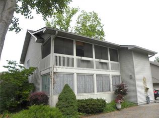 30 N Sycamore Ln, Nashville, IN 47448