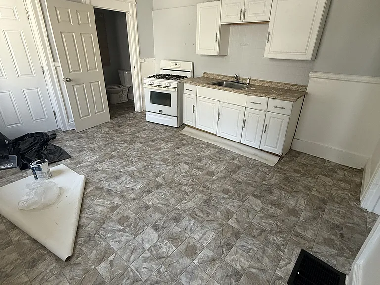 83-85 Parsells Ave #85 — Photo 1