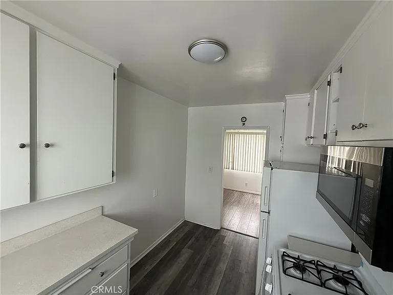 423 S Le Doux Rd #10 — Photo 10