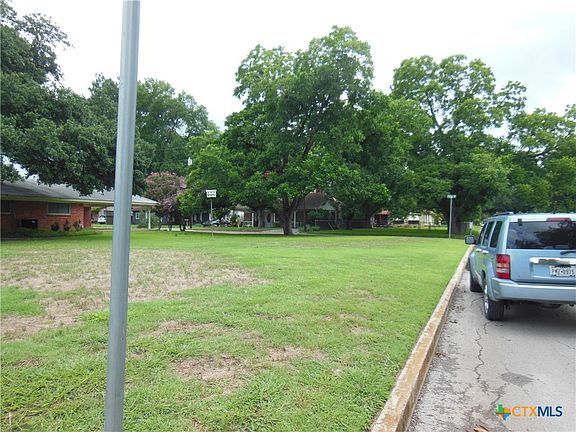 5th image of 908 Elizabeth Ave