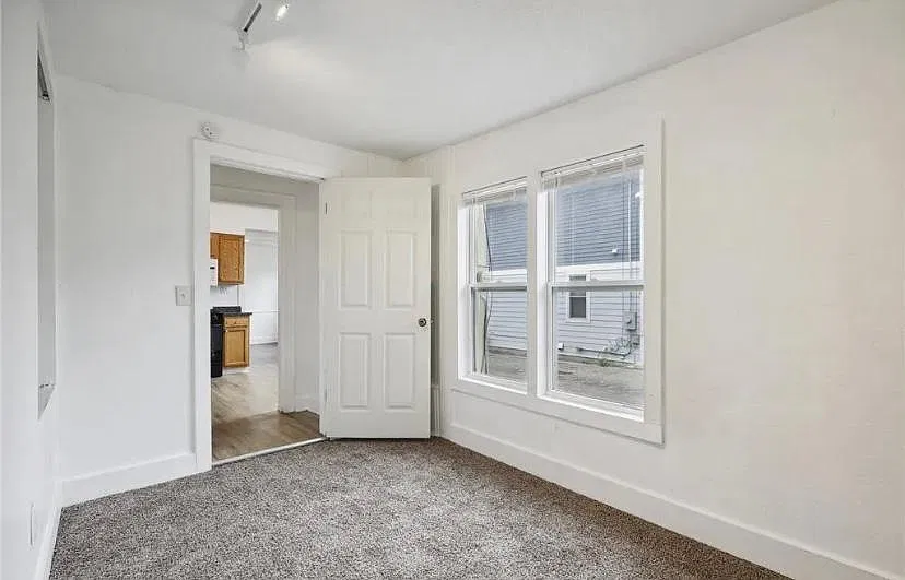 407 Newton Ave N — Photo 1