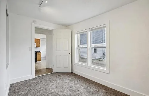 407 Newton Ave N Photo 1
