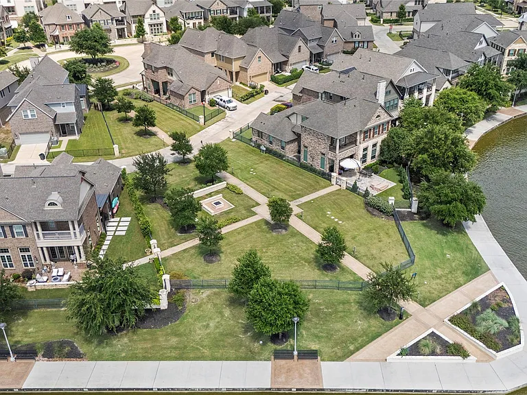 9679 Towne Lake Pkwy — Photo 25