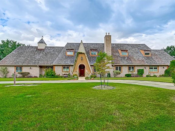 2nd image of 2019 E Deerwood Dr