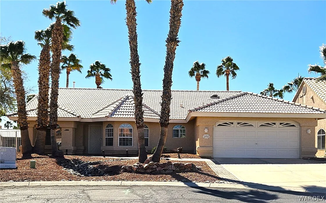3 bed, 2.0 bath, 1853 sqft, $2,500 — Photo 1