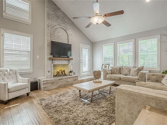 4th image of 2926 Waterfront Dr