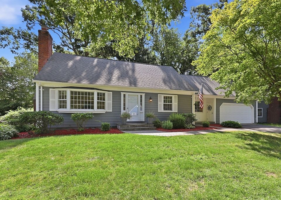 1st image of 73 Duxbury Ln