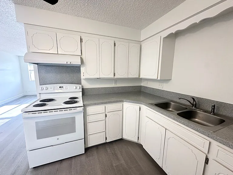 144 Smith Ave #14 — Photo 4