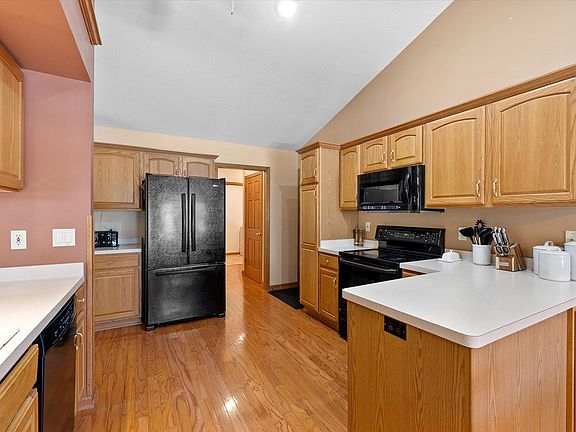 4th image of W240N2340 E Parkway Meadow Cir