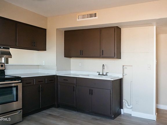 3rd image of 513 N CLEVELAND Avenue