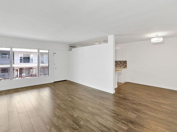 3rd image of 7610 Romaine St #10