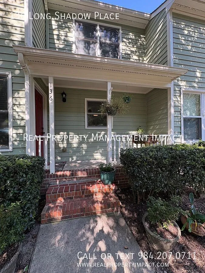 Wooded Retreat 2-Bed, 3.5-Bath Townhome Backing to the American Tobacco Trail — Photo 4