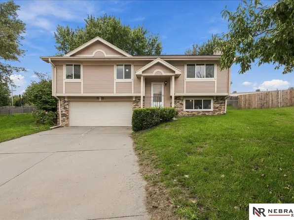 3525 W Dutchman Cir, Bellevue, NE 68123