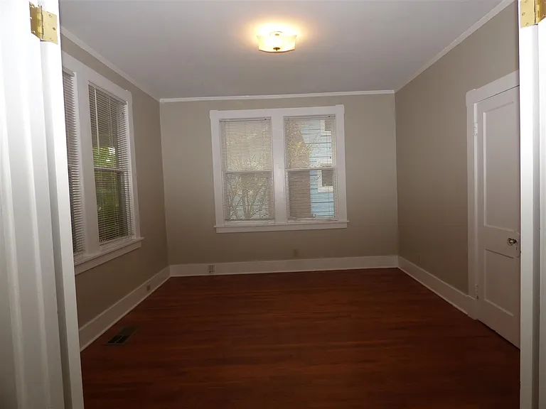 447 Dickinson St — Photo 7