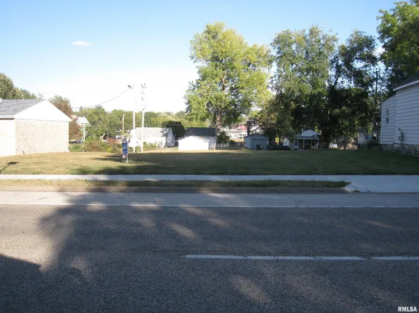 1024 N 4th St, Quincy, IL 62301