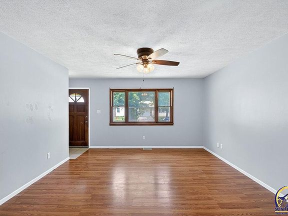 4th image of 845 NE Arter Ave