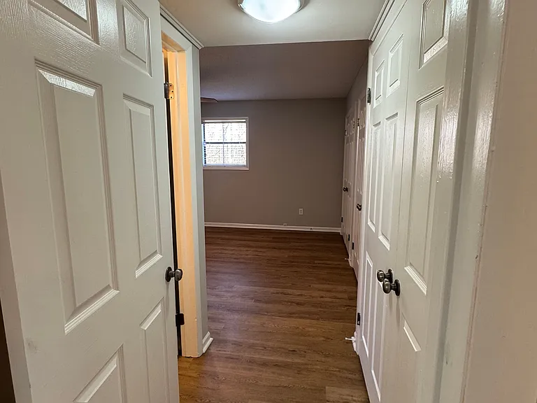 514 Brookside Ct — Photo 22