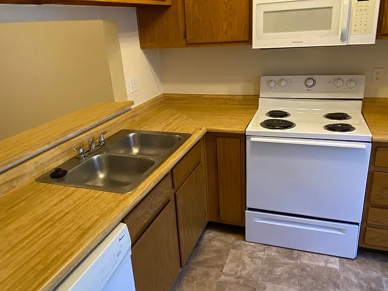 1970 N Hartford St #25 — Photo 10
