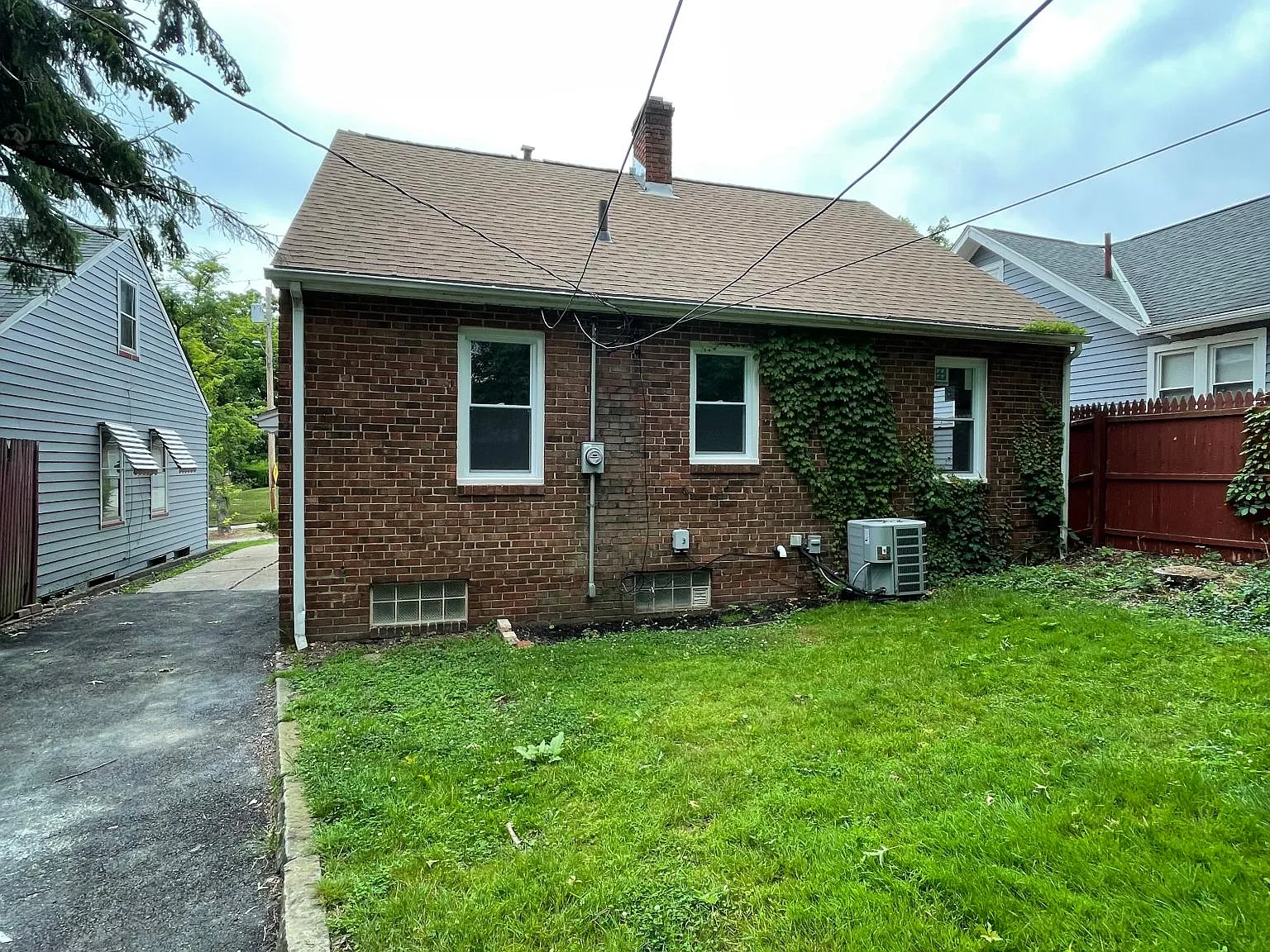 3 bed, 1.5 bath, 1303 sqft, $1,400 — Photo 3