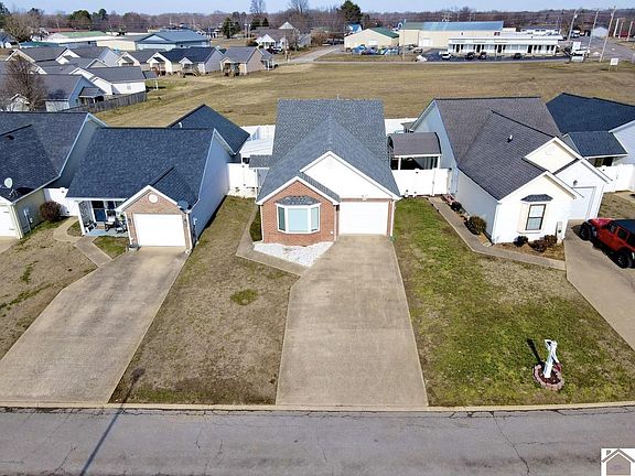 4th image of 38 Osage Dr