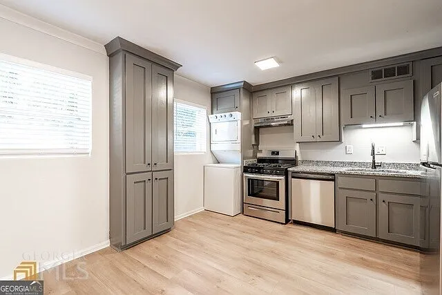 1135 Woodland Ave NE #9 — Photo 2