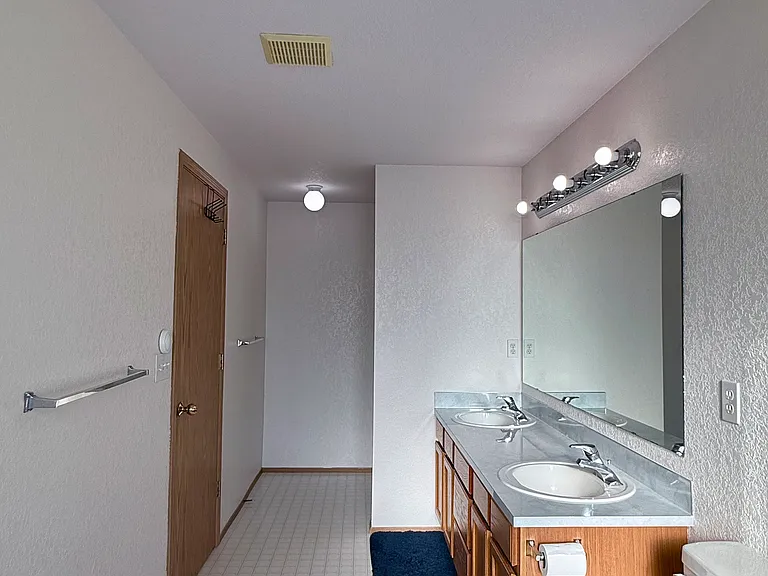 Master's Bathroom